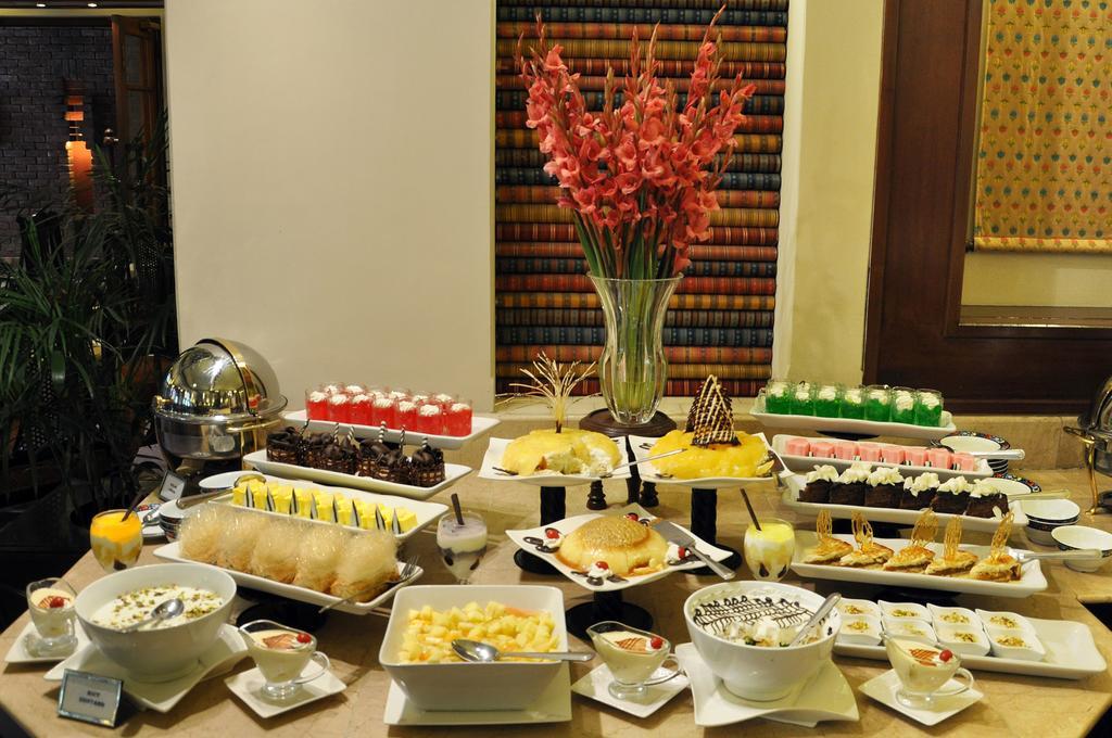 Faisalabad Serena Hotel Exteriör bild