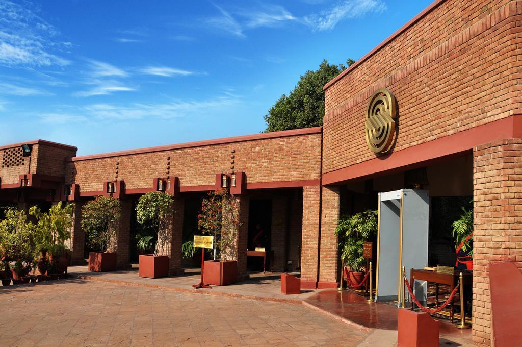 Faisalabad Serena Hotel Exteriör bild