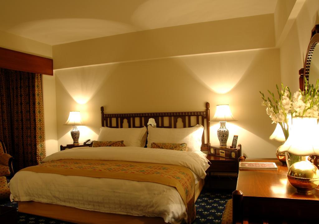 Faisalabad Serena Hotel Exteriör bild